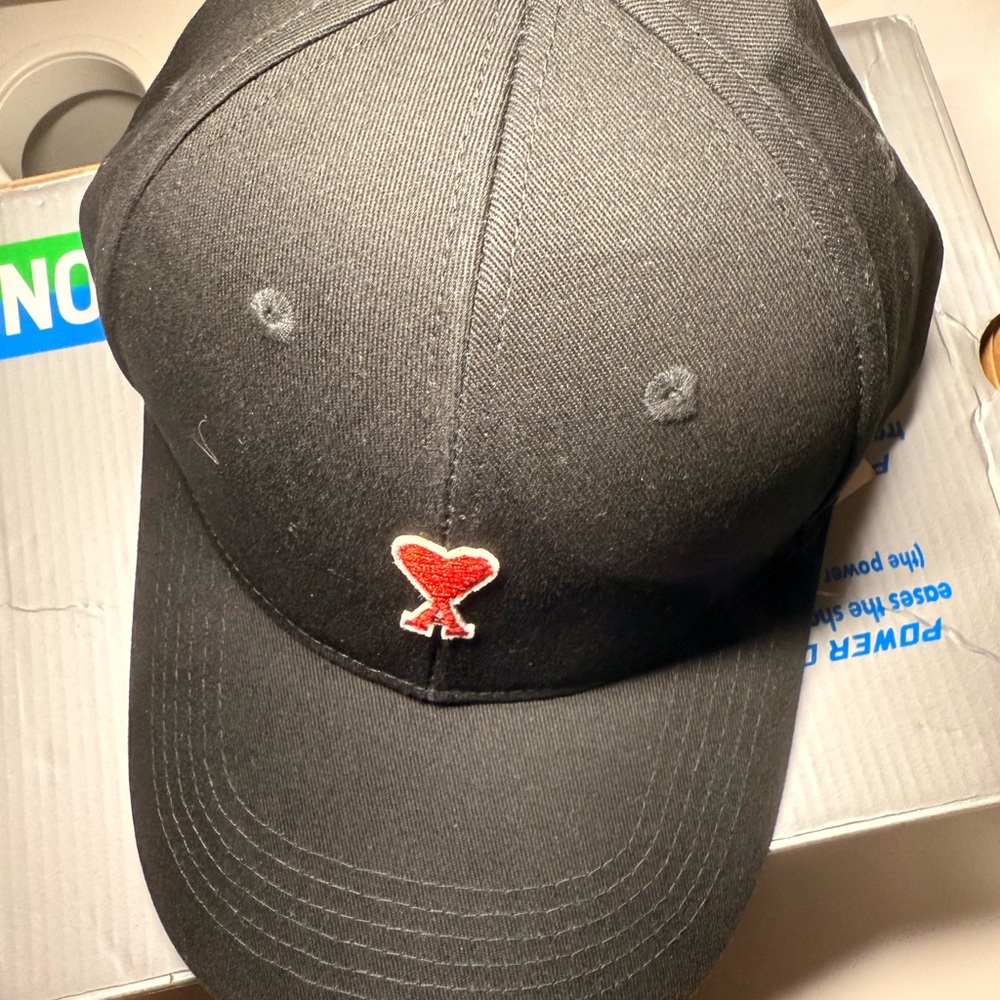 Ami Alexandre Mattiussi Black Cap with Red Heart